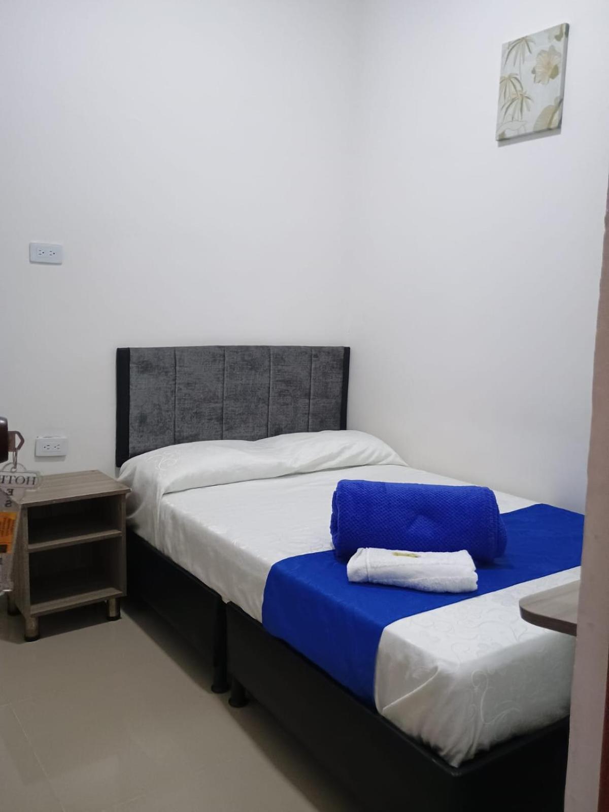 Hotel Cafe Estrella Armenia  Bagian luar foto